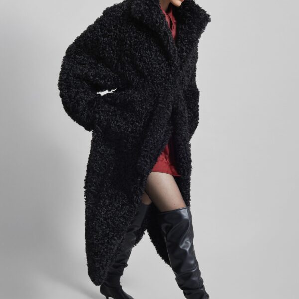 The Frankie Shop Ravello Faux Shearling Robe Coat – Black, view 5
