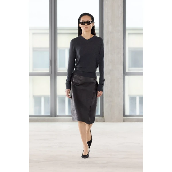 Camilla and Marc Leona Knit V Neck Sweater - Knitwear - Luxury Ready-to-Wear at Luxury Shoes 