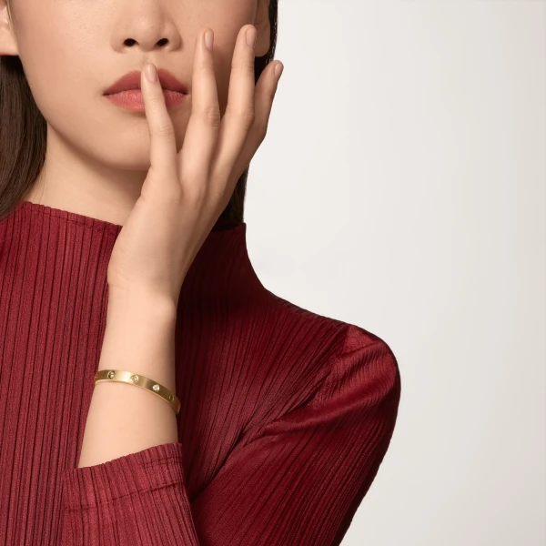 4 Diamonds - Fine Jewelry - Italian Luxury Ready-to-Wear at Luxury Shoes 