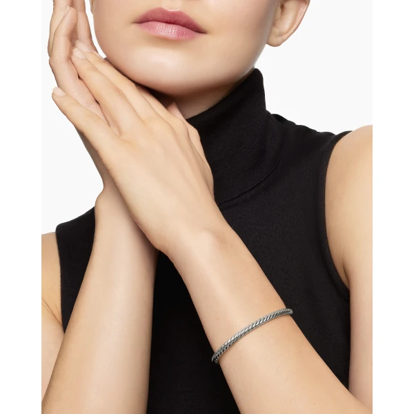 4mm – pavé setting and gemstone detail close-up|David Yurman Cable Flex® Bracelet in 18K White Gold