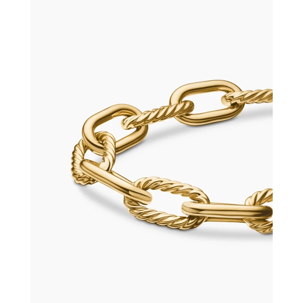 11mm in Gold – clasp and closure mechanism detail|David Yurman DY Madison® Chain Bracelet in 18K Yellow Gold