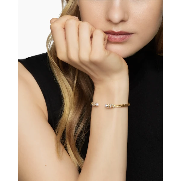 4mm – pavé setting and gemstone detail close-up|David Yurman Helena Bracelet in 18K Yellow Gold with Pearls and Diamonds