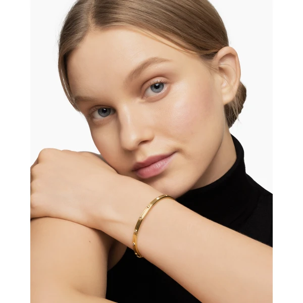 4.5mm – pavé setting and gemstone detail close-up|David Yurman Modern Renaissance® Bangle Bracelet in 18K Yellow Gold with Diamonds