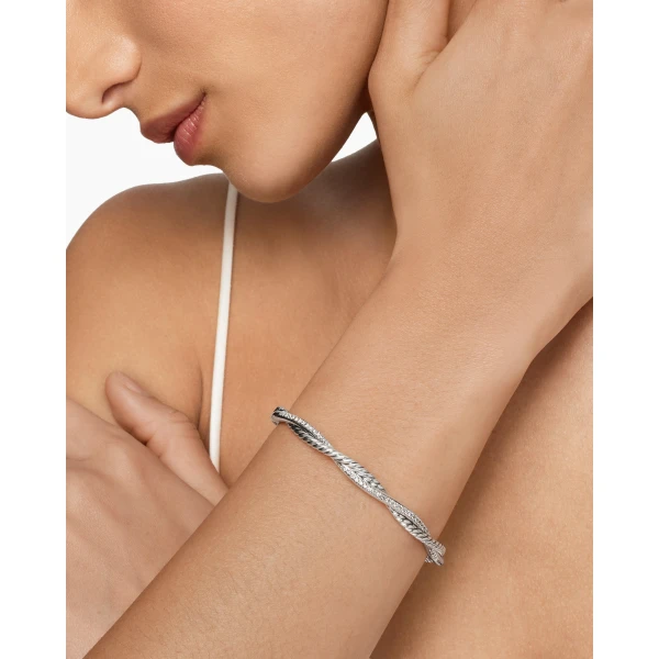 4.4mm – pavé setting and gemstone detail close-up|David Yurman Petite Infinity Bracelet in Sterling Silver with Diamonds