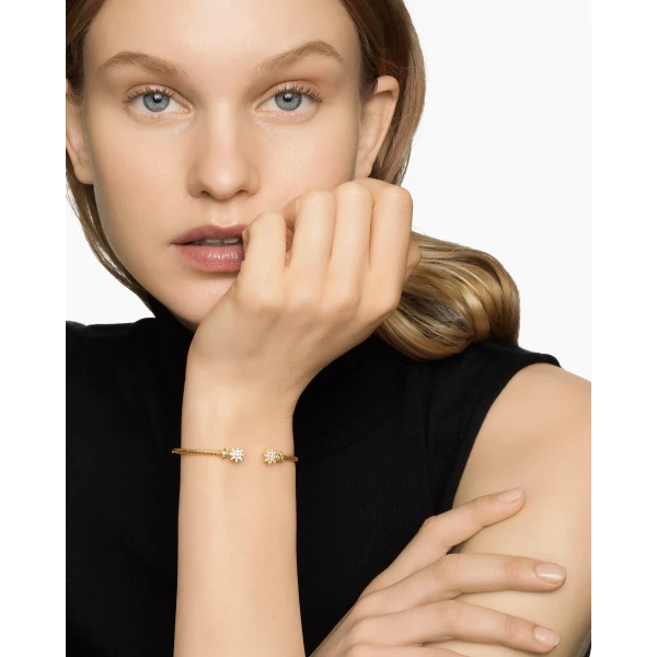 2.6mm – pavé setting and gemstone detail close-up|David Yurman Petite Starburst Cable Bracelet in 18K Yellow Gold with Diamonds