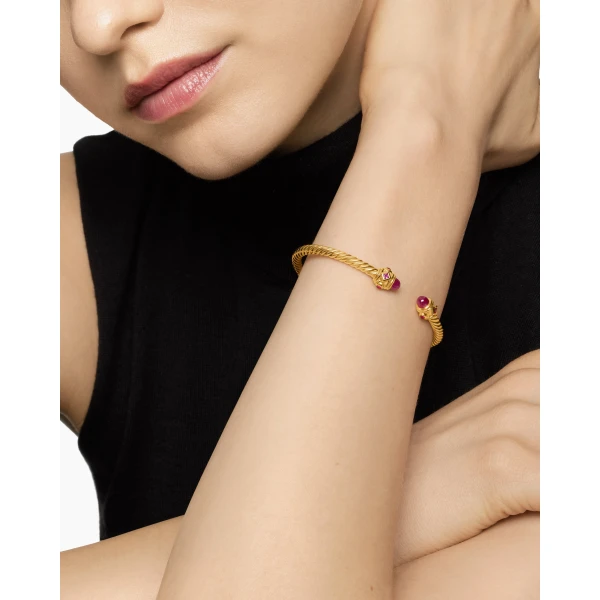 3.5mm – pavé setting and gemstone detail close-up|David Yurman Renaissance® Cablespira® Bracelet in 18K Yellow Gold with Rubies