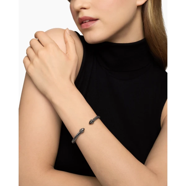5mm – pavé setting and gemstone detail close-up|David Yurman Renaissance® Classic Cable Bracelet in Blackened Silver
