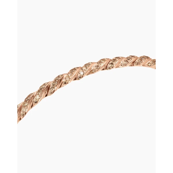 3.5mm – Cable motif close-up