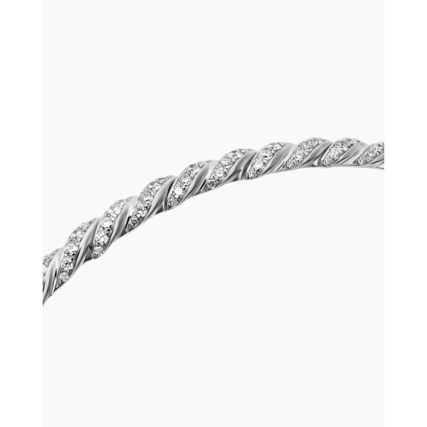 3.5mm – Cable motif close-up