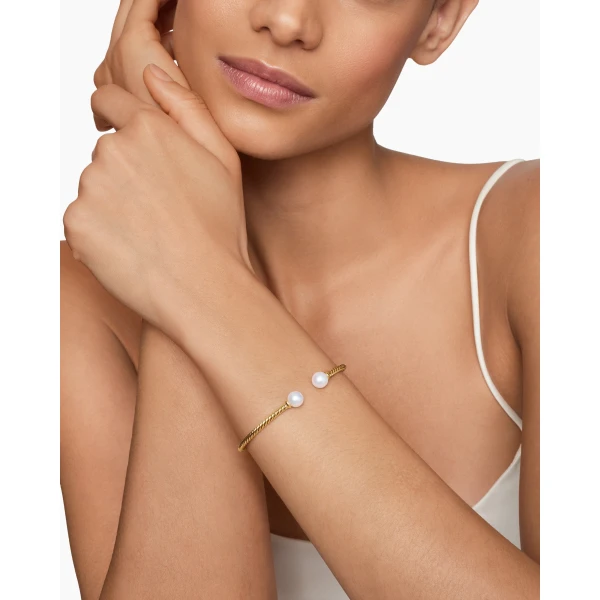 2.6mm – pavé setting and gemstone detail close-up|David Yurman Solari Cablespira® Bracelet in 18K Yellow Gold with Pearls