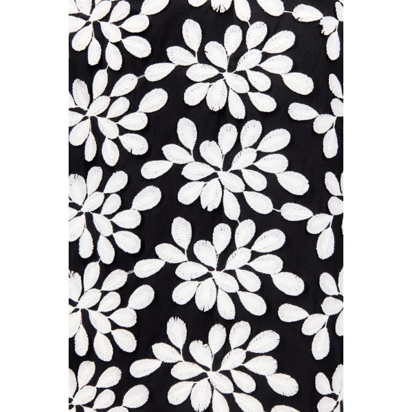 Destree Embroided Pencil Skirt With Floral Details - Destree - Graphic Parisian Fashion - Shop at Luxury Shoes 