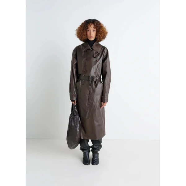 Lemaire Trench Coat in Coated Cotton - Coats - Parisian Minimalist Luxury at Luxury Shoes 