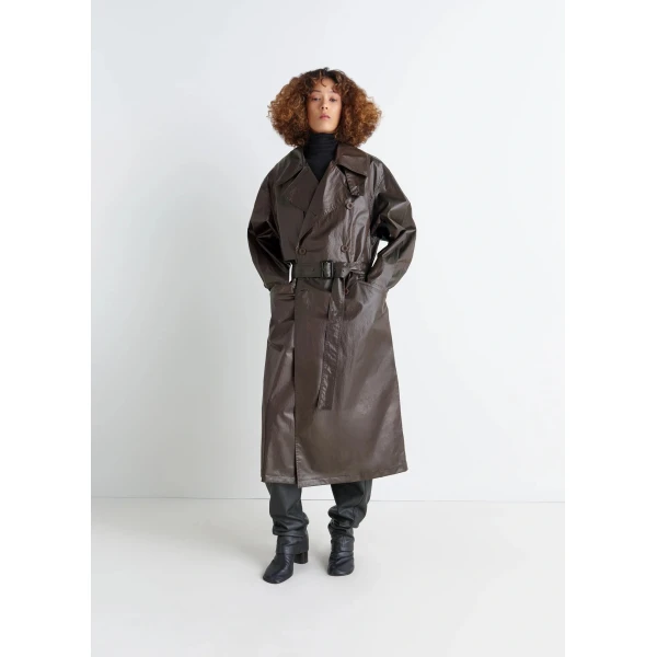 Lemaire Trench Coat in Coated Cotton - Coats - Parisian Minimalist Luxury at Luxury Shoes 
