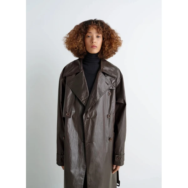 Lemaire Trench Coat in Coated Cotton - Coats - Parisian Minimalist Luxury at Luxury Shoes 