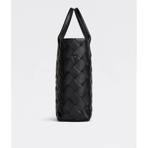 Khaite Maxi Intreccio Tote in Black/swimming pool - Multicolour Totes & Top-Handle Bags - The Lotus Tote Bag - Shop at Luxury Shoes 