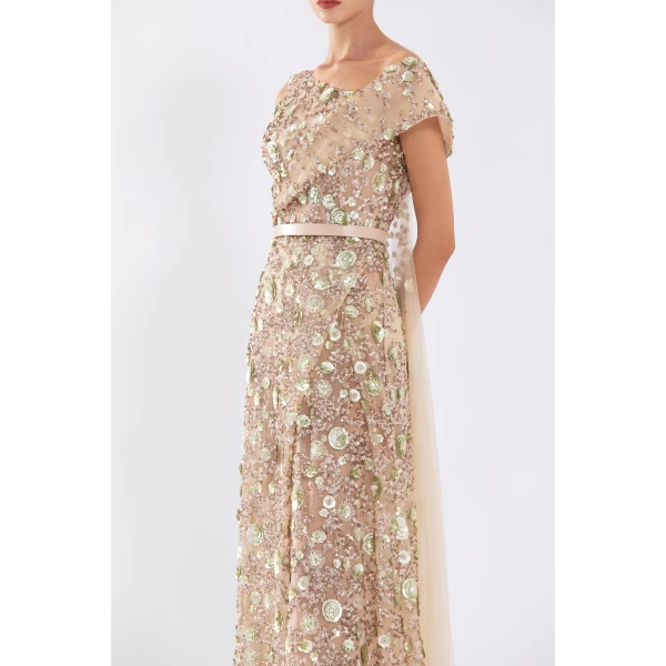 Tulle Dress With Envelope Skirt And Off-Shoulder Sleeves And Tulle Tail - Image 6