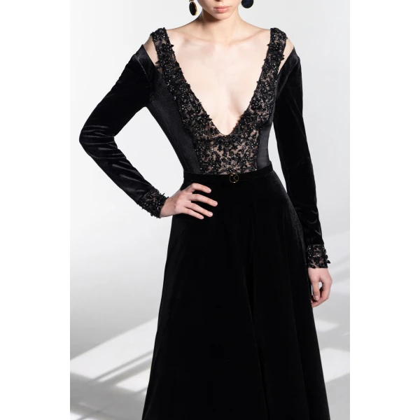 Velvet Flared Jumpsuit With A Beaded Top - Image 6