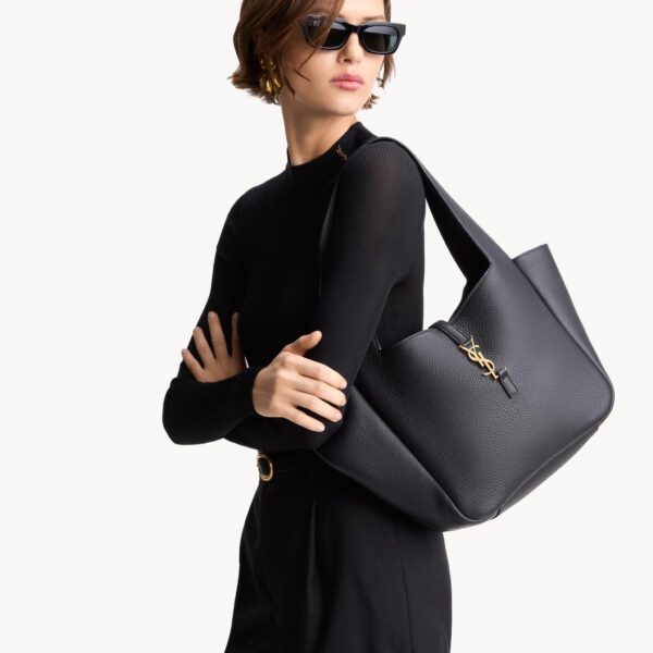 Saint Laurent LE 5 À 7 SMALL BEA in grained leather, view 2