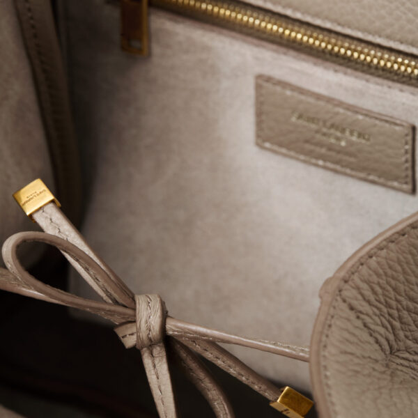 Saint Laurent LE 5 À 7 SMALL BEA in grained leather, view 6