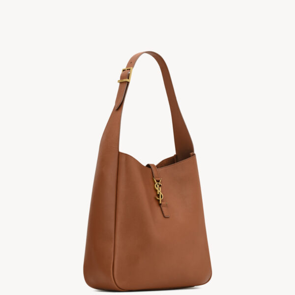Saint Laurent LE 5 À 7 supple LARGE in grained leather, view 5