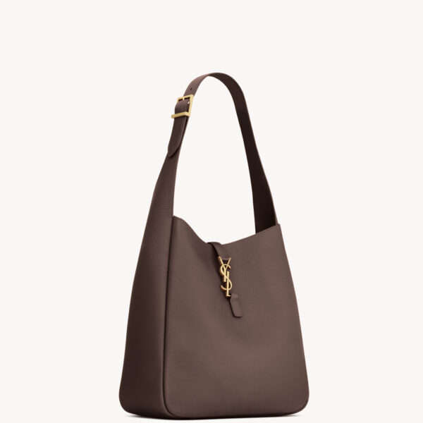 Saint Laurent LE 5 À 7 supple large in grained leather, view 6