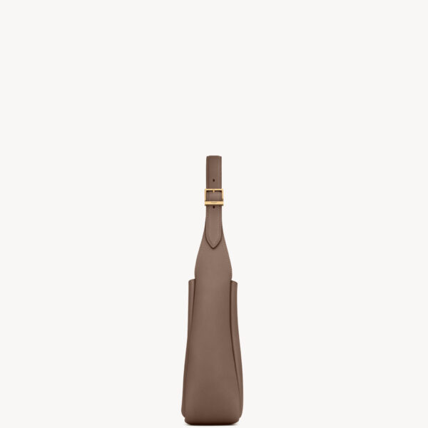 Saint Laurent LE 5 À 7 supple small in grained leather, view 4