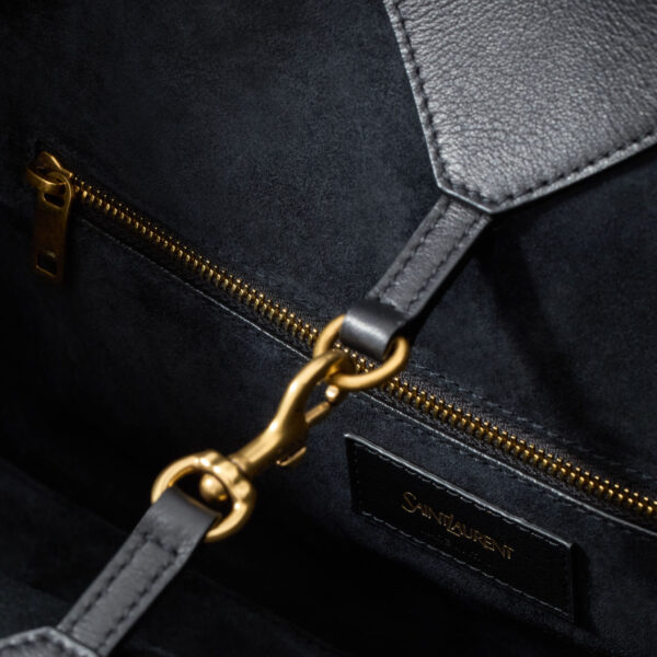 Saint Laurent Y small tote in leather, view 6