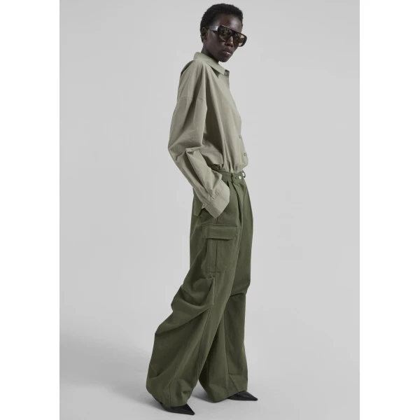 The Frankie Shop Bronte Cargo Pants – Army Green, view 2