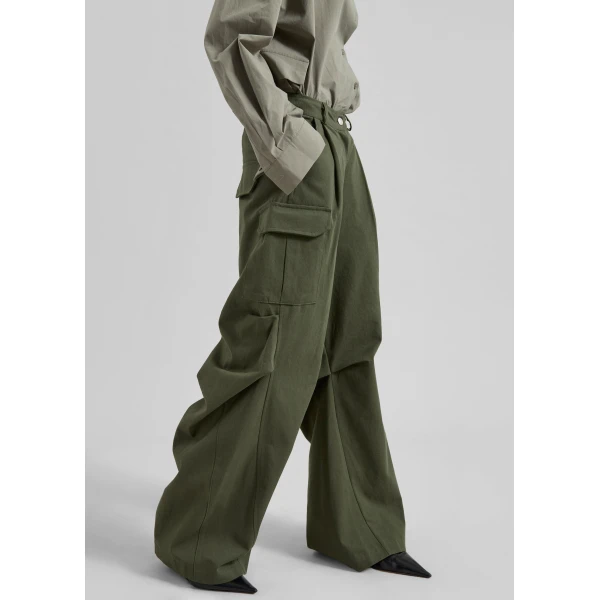 The Frankie Shop Bronte Cargo Pants – Army Green, view 3