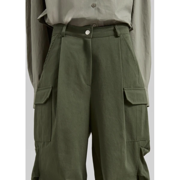 The Frankie Shop Bronte Cargo Pants – Army Green, view 4