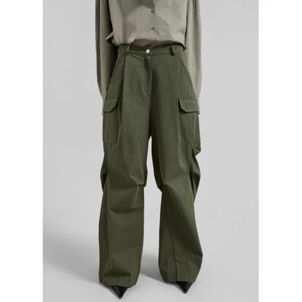 The Frankie Shop Bronte Cargo Pants – Army Green, view 6