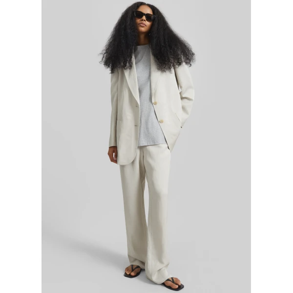 The Frankie Shop Bruna Linen Soft Blazer - Light Beige - Oversized Minimalist Jackets in Beige - Shop at Luxury Shoes 