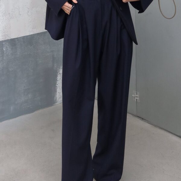 The Frankie Shop Canmore Pleated Trousers – Navy, view 3