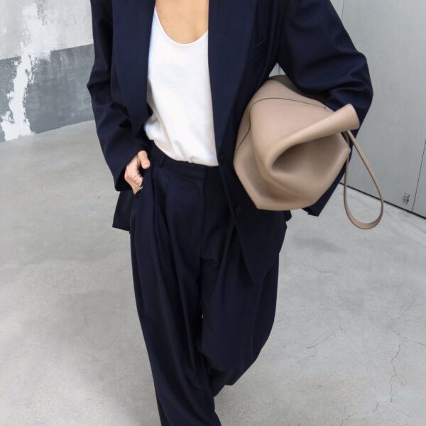 The Frankie Shop Canmore Pleated Trousers – Navy, view 4