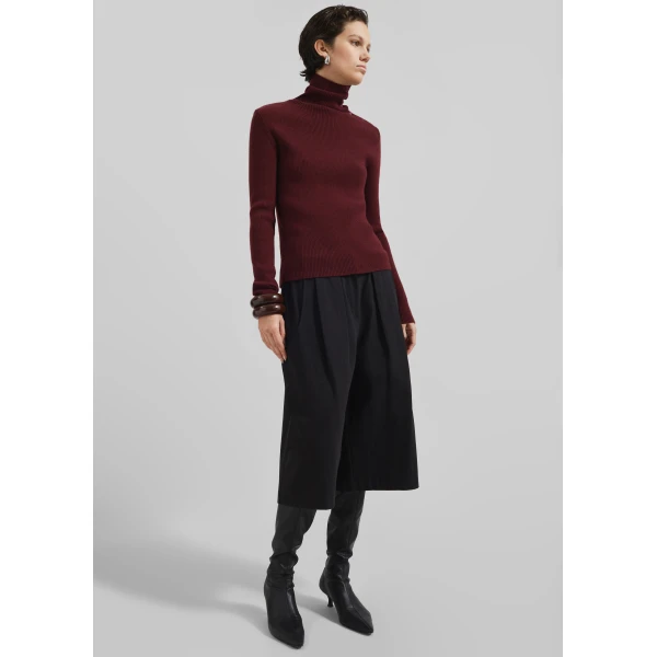 The Frankie Shop Cedar Bermuda Shorts - Black - Oversized Minimalist Shorts in Black - Shop at Luxury Shoes 