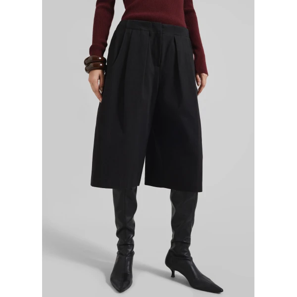 The Frankie Shop Cedar Bermuda Shorts - Black - Oversized Minimalist Shorts in Black - Shop at Luxury Shoes 