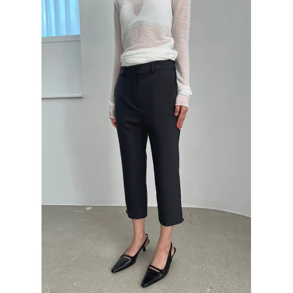 The Frankie Shop Emersyn Capri Pants - Black - Oversized Minimalist Pants in Black - Shop at Luxury Shoes 