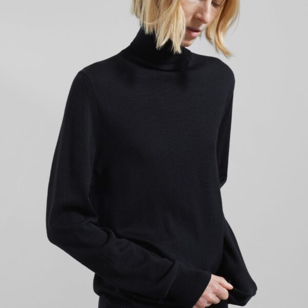 The Frankie Shop Eve Thin Turtleneck Sweater – Black, view 3