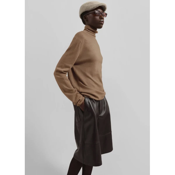 The Frankie Shop Eve Thin Turtleneck Sweater – Camel, view 5