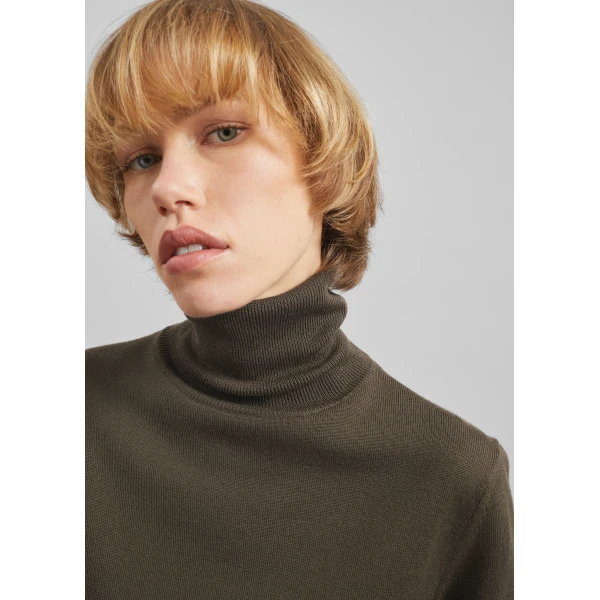 The Frankie Shop Eve Thin Turtleneck Sweater – Olive, view 5