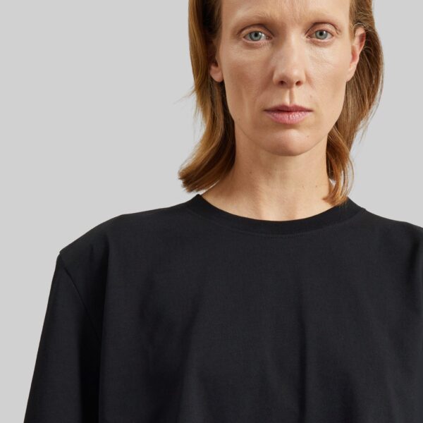 The Frankie Shop Kelan Padded Cropped Tee – Black Top, view 6