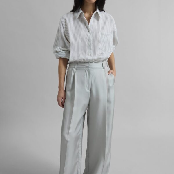 The Frankie Shop Marfa Pleated Silk Trousers – Grey, view 3