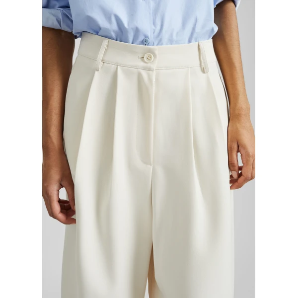 The Frankie Shop Martel Pleated Bermuda Shorts - Cream - Oversized Minimalist Shorts in Ivory - Shop at Luxury Shoes 