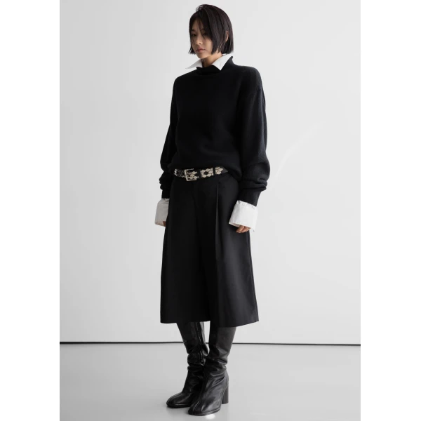 The Frankie Shop Meldert Bermuda Shorts - Black - Oversized Minimalist Shorts in Black - Shop at Luxury Shoes 