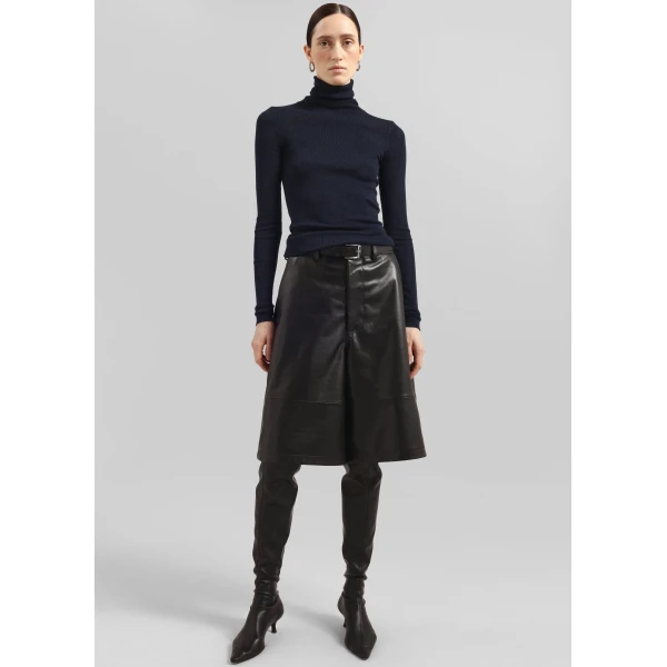 The Frankie Shop Olivia Leather Bermuda Shorts - Black - Oversized Minimalist Shorts in Black - Shop at Luxury Shoes 