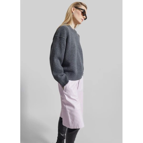 The Frankie Shop Olivia Leather Bermuda Shorts - Faded Pink - Oversized Minimalist Shorts in Pink - Shop at Luxury Shoes 