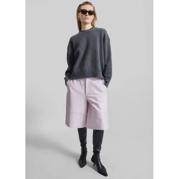 The Frankie Shop Olivia Leather Bermuda Shorts - Faded Pink - Oversized Minimalist Shorts in Pink - Shop at Luxury Shoes 