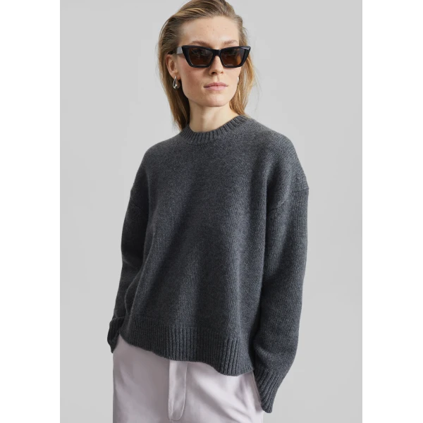 The Frankie Shop Pia Oversized Cashmere Sweater – Anthracite Melange, view 4