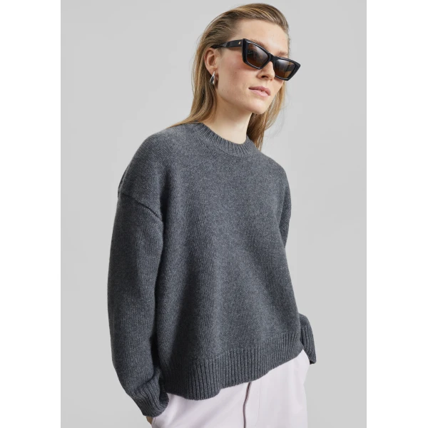 The Frankie Shop Pia Oversized Cashmere Sweater – Anthracite Melange, view 6