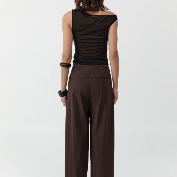 The Frankie Shop Relaxed Pleat Pants – Bark, view 4